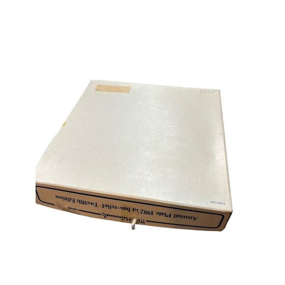 M.J. Hummel Goebel Annual Plate 1982 Bas-Relief Twelfth Edition Collectible - Picture 7 of 10